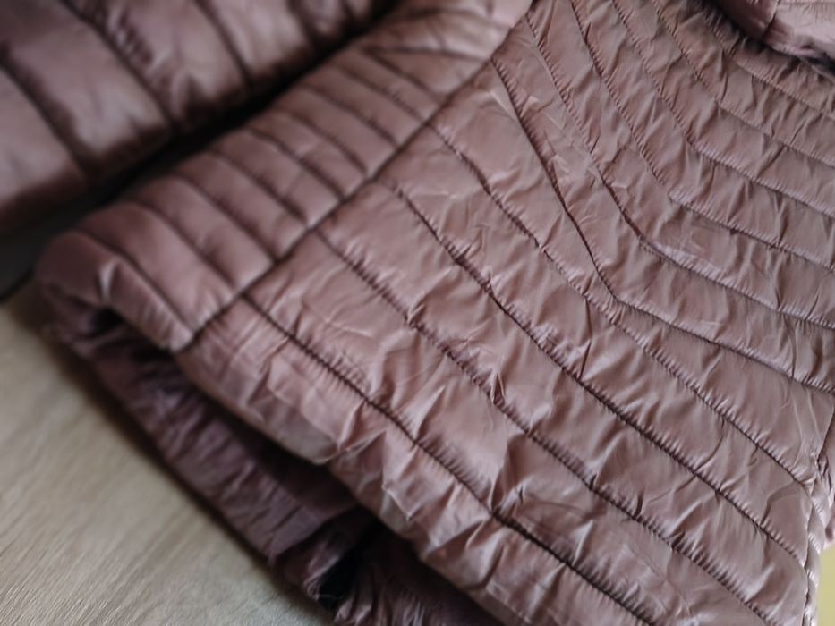 Дамско късо яке с пух на качулката