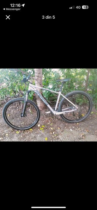 Bicicleta Cube roti pe 29