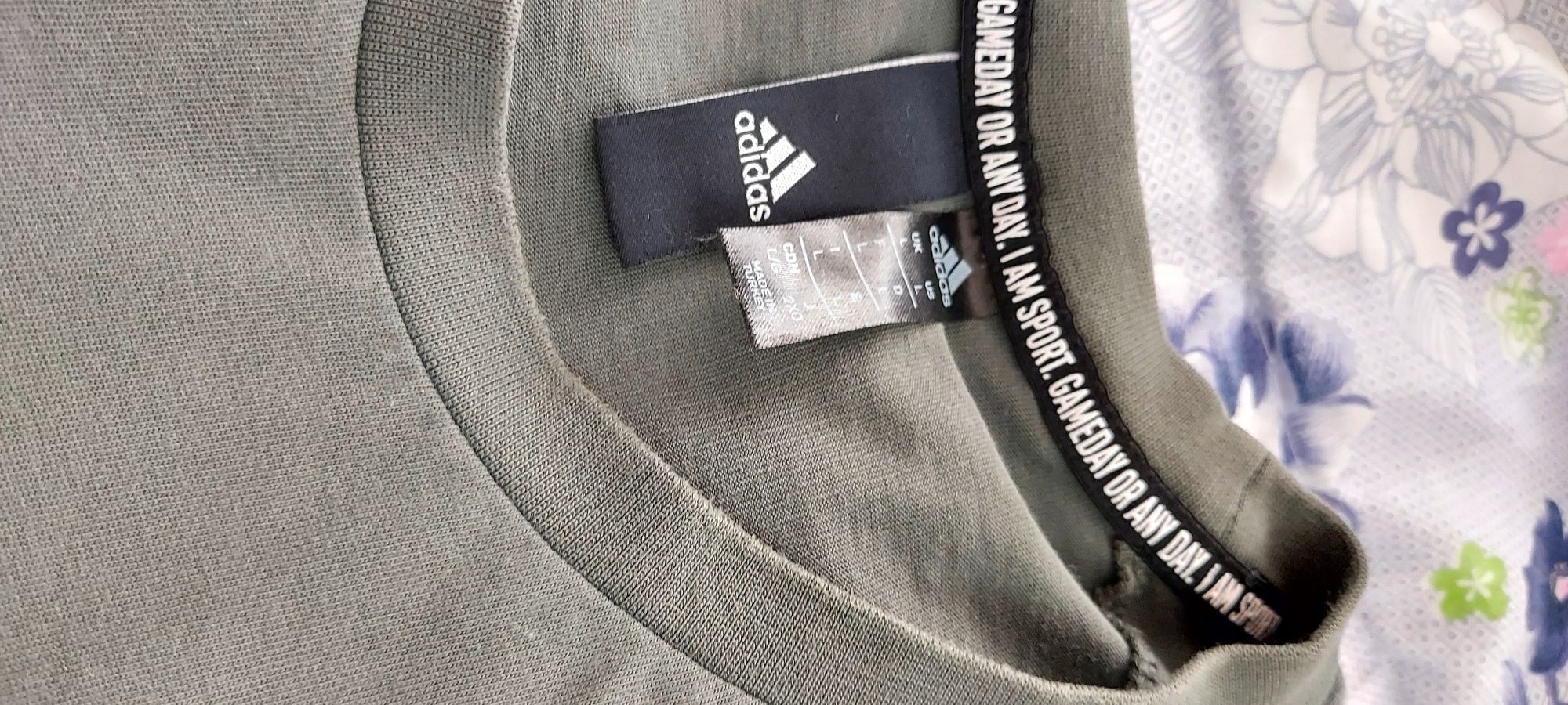 Vând tricou Adidas