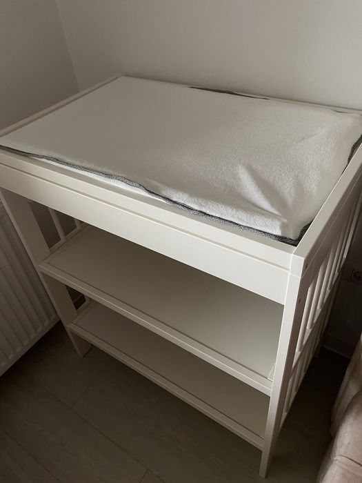 Masă de înfăsat + saltea + husă la saltea