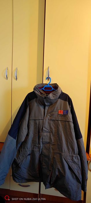 Vând Geaca de iarna maro xl