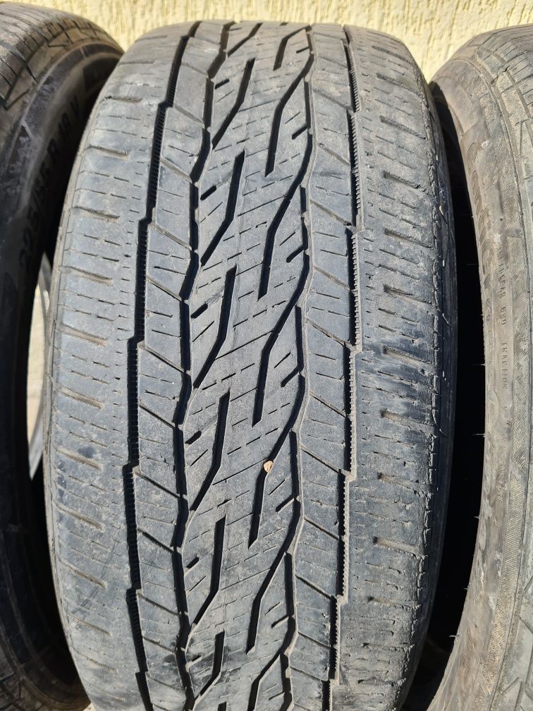 4 бр. всесезонни гуми 225/55/18 Continental 2x5,5 mm 2x4,5 mm DOT 1017