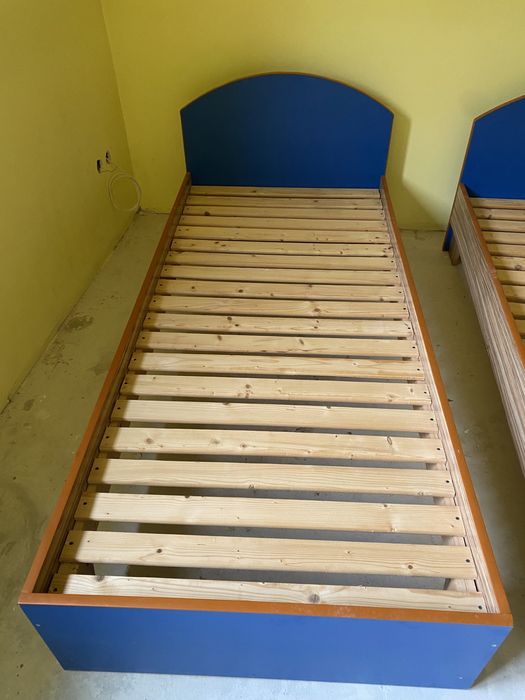 Vand 2 paturi de 1 persoana