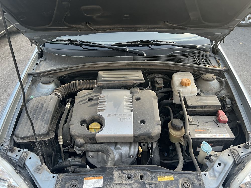 Lacetti 1.8 sotiladi