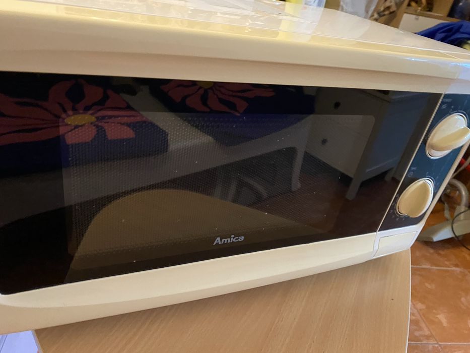 Cuptor cu microunde Amica