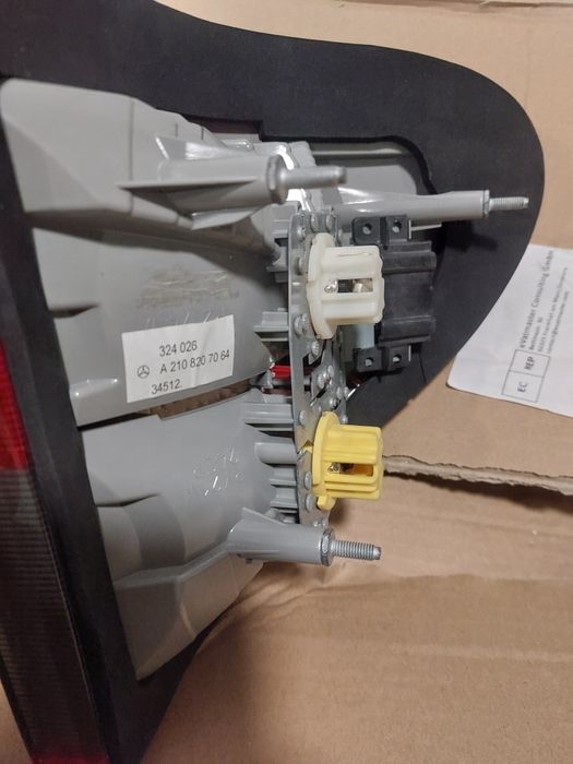 Десен външен стоп E klass W 211 kombi