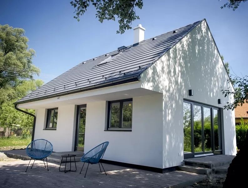 Vand case moderne pe structura metalica