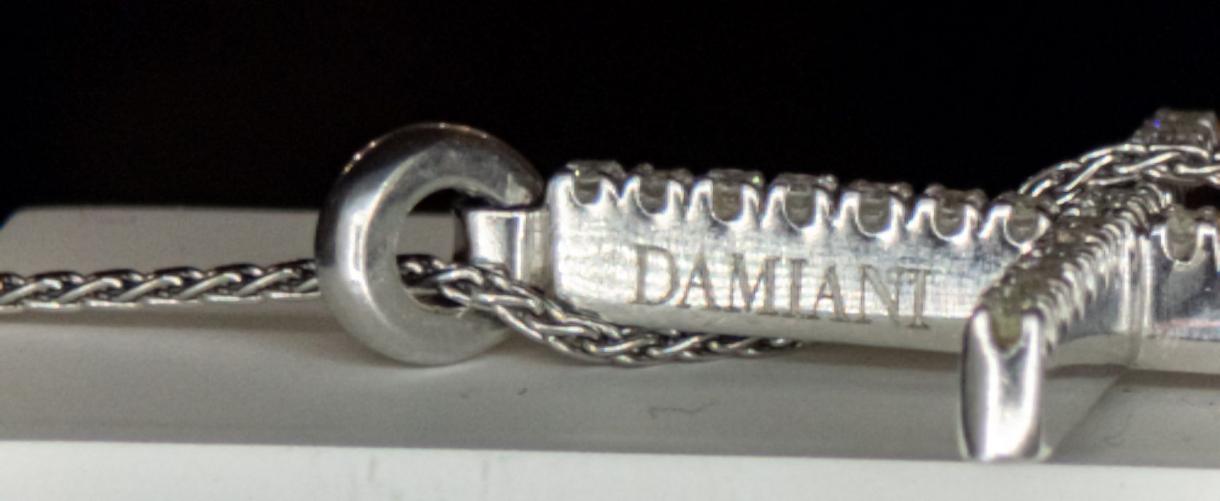 Damiani - Платинен кръст висулка с диаманти и верижка