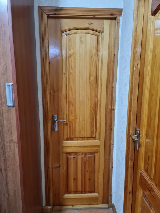 Продам двери деревянные