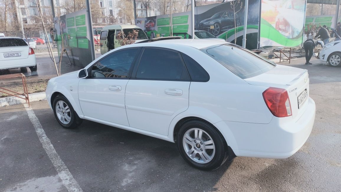 Lacetti sotiladi 3 pazitsa