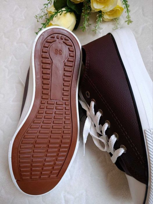 Новые фирменные женские кеды