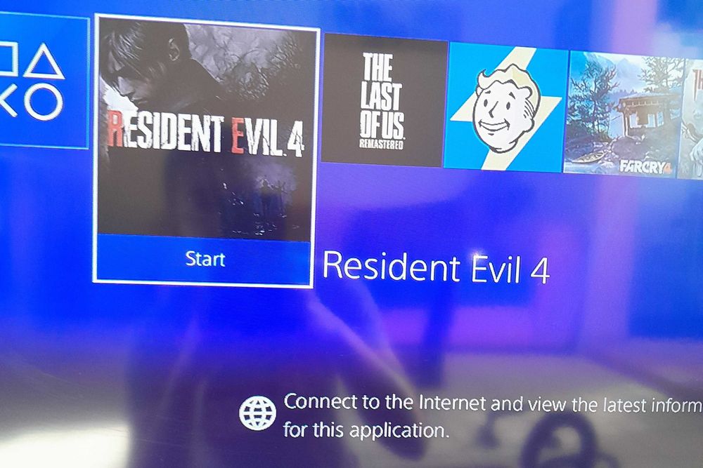 Play Station 4 Slim 1 TB / PS4 Slim + два джойстика + игри