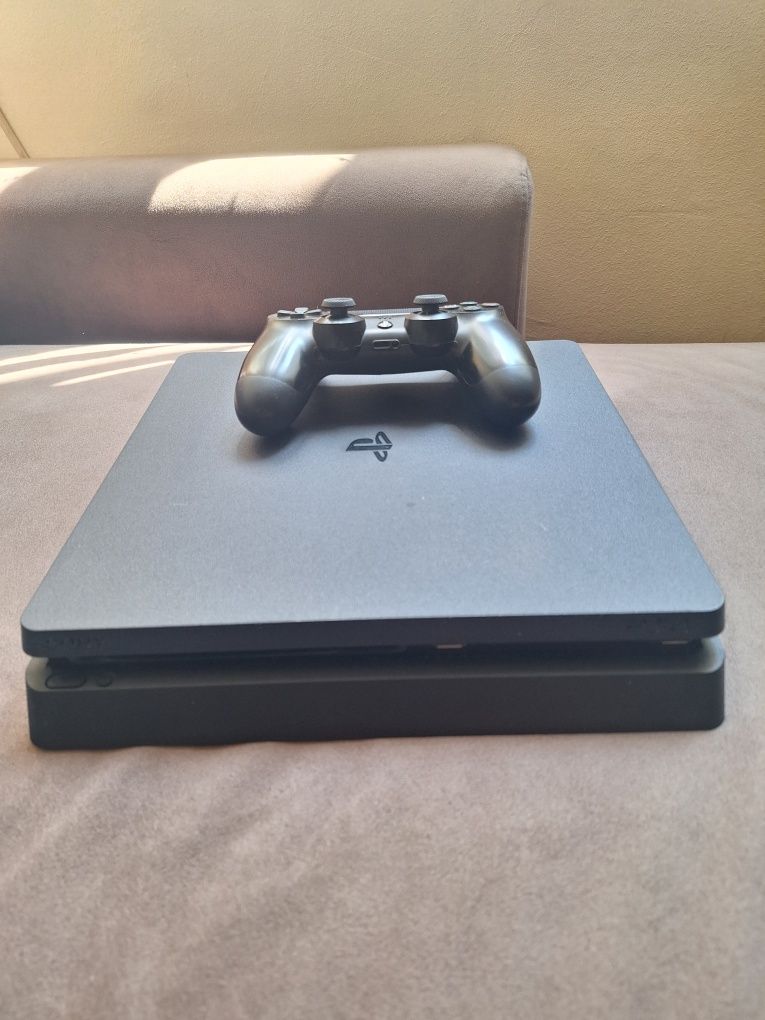 Playstation 4 slim