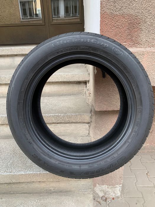 Лятна гума GOODYEAR Efficient Grip 215/55 R17 94W