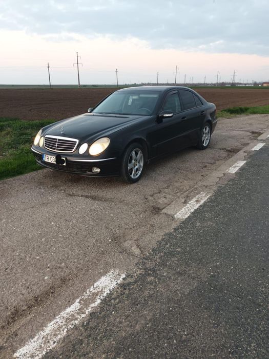 Vând Mercedes E270