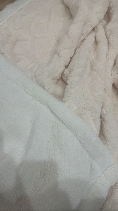 Продам пледы новые остаки от товара