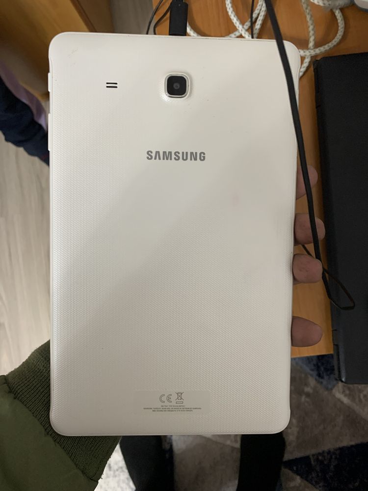 Vand tableta Samsung tab e t561