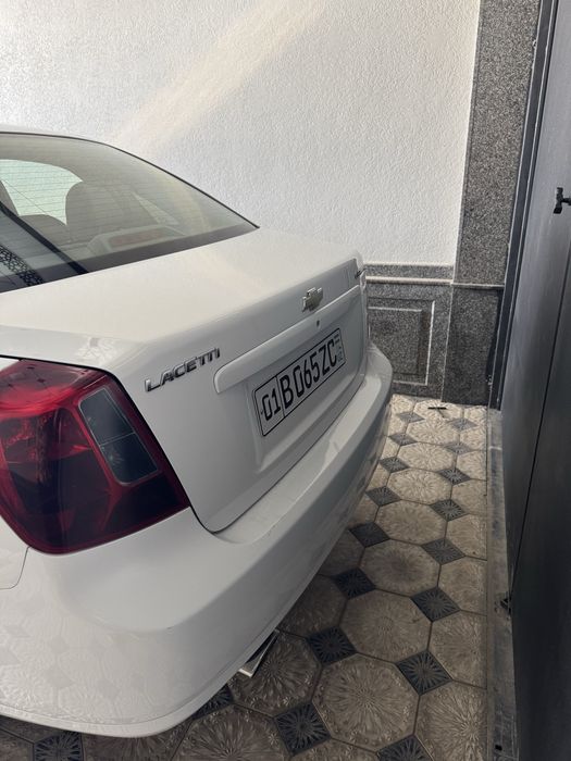 Lacetti 1.6 avtomat sotiladi narxi otberiladigan joyi bor