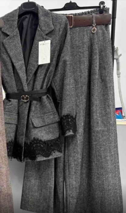 Уникално сако с дантела и колан