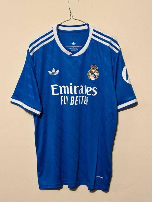 Тениска на Real Madrid CF за сезон 25/26 в отлично състояние!