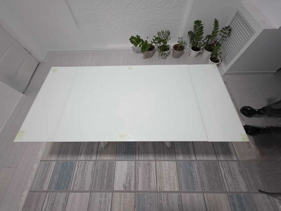 Стол обеденный белый