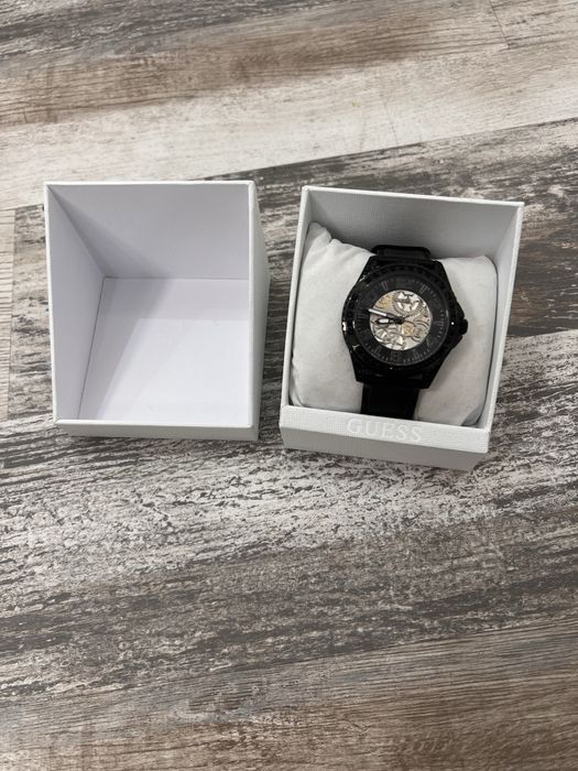 НОВ! Оригинален часовник Guess