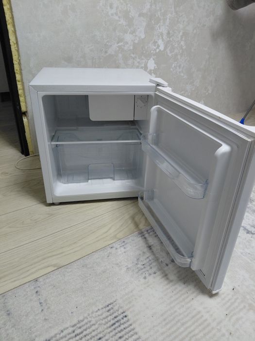 Продам холодильник офисный