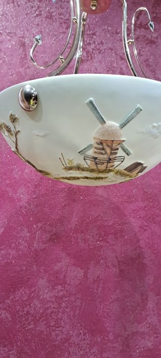 Продам люстру бывшую в употреблении,  но в отличном состоянии ..