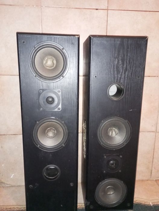 Vând boxe YAMAHA cu mixter