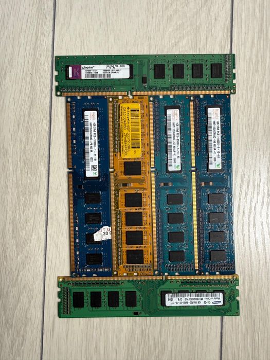 Memorii RAM 1gb si 4GB, frecventa 1333 si 1600mhz