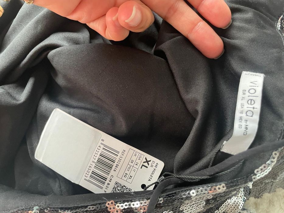 Нова много елегантна рокля на Mango Vioлета подходяща за официални пов