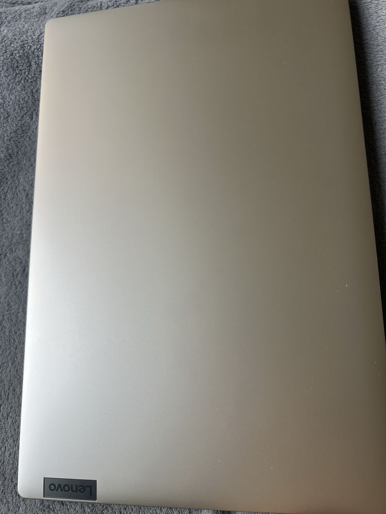 Лаптоп lenovo чисто нов с раница и кутия