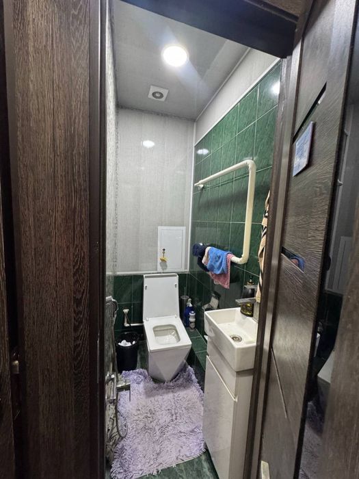 Продается 4-комнатная квартира, массив Ахмад Югнаки, начало массива