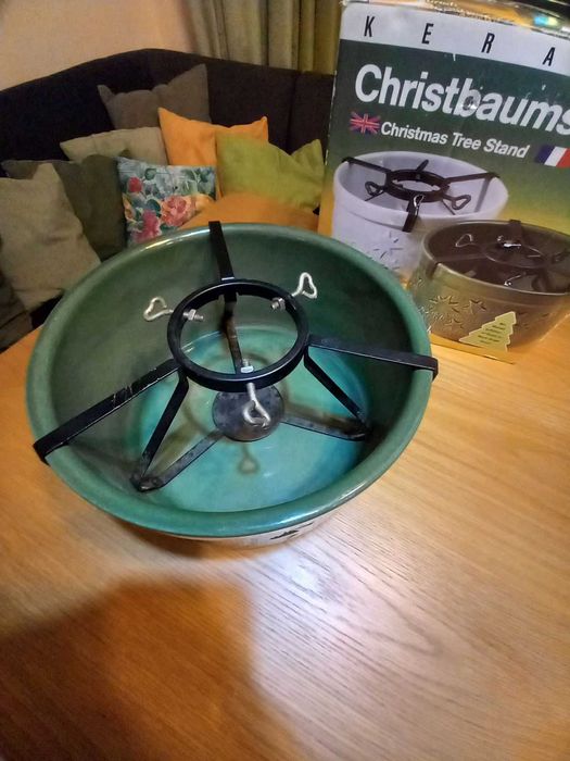 Поставка за елха - метал и керамика, Коледни подаръци