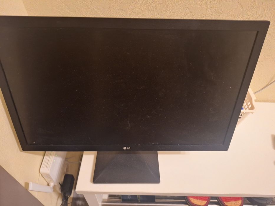 Монитор LG отдам на запчасти