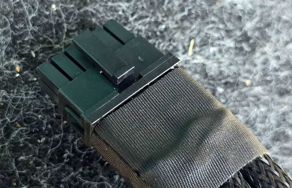 2 Adaptoare original Nvidia 12VHPWR la 4 x PCI-e 8 pini, nefolosite