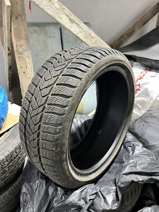 • Anvelope Iarnă PIRELLI •
