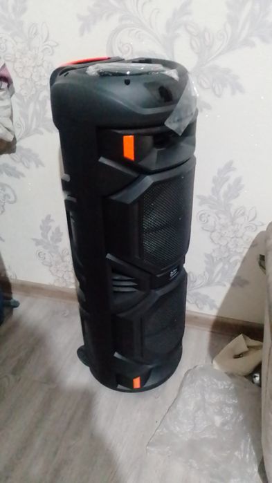 Караоке колонка с микрофоном новый