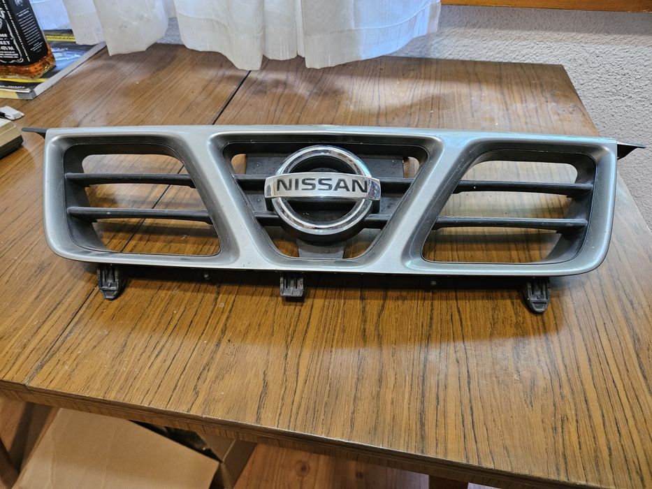 nissan X-trail T-30 предна маска за нисан решетка