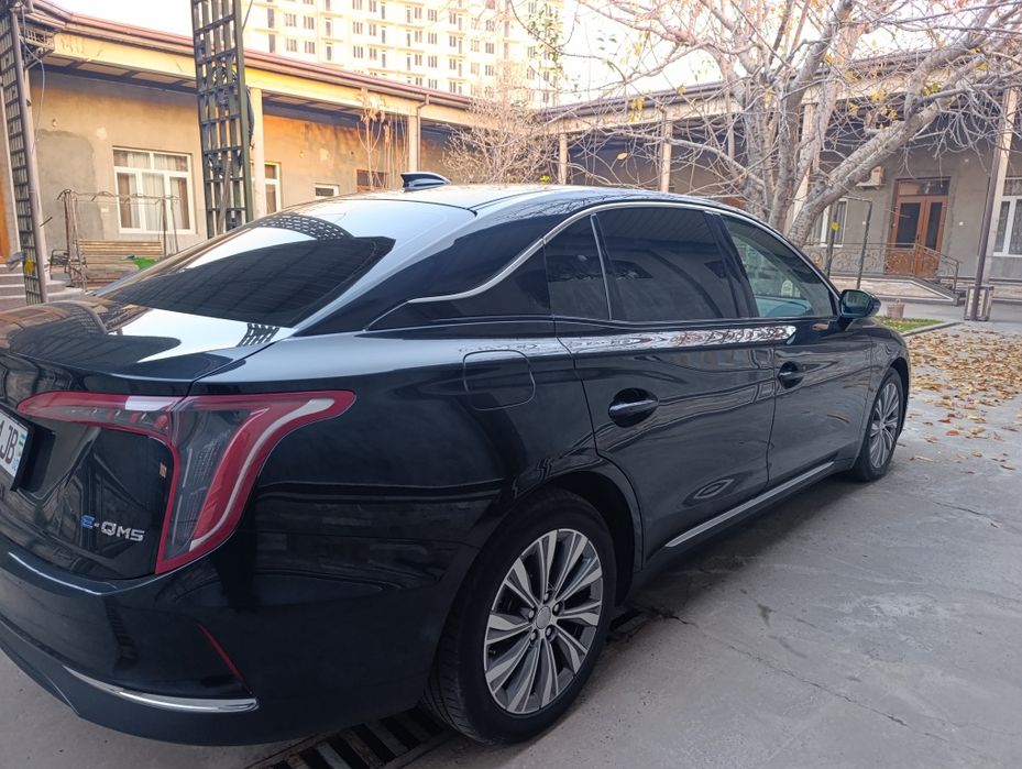 Продается HONGQI EQM5