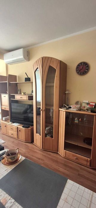 Гардероб и витрина