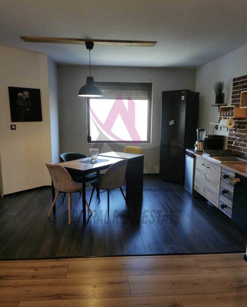 Продава се Тристаен апартамент в Варна, Възраждане 4 - 133 кв.м за 1918 €/кв.м - Снимка #3