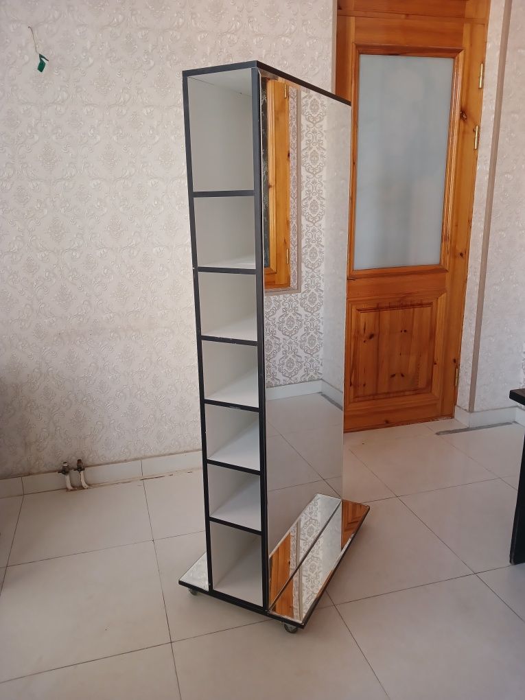 Go'zalik salon oynasi