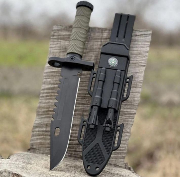 Cuțit militar cu busola aprinzător și ascutitor, cuțit vânătoare Rambo