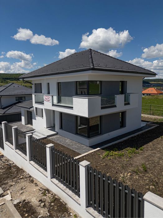 Vand casa unifamiliala la intrare in chinteni