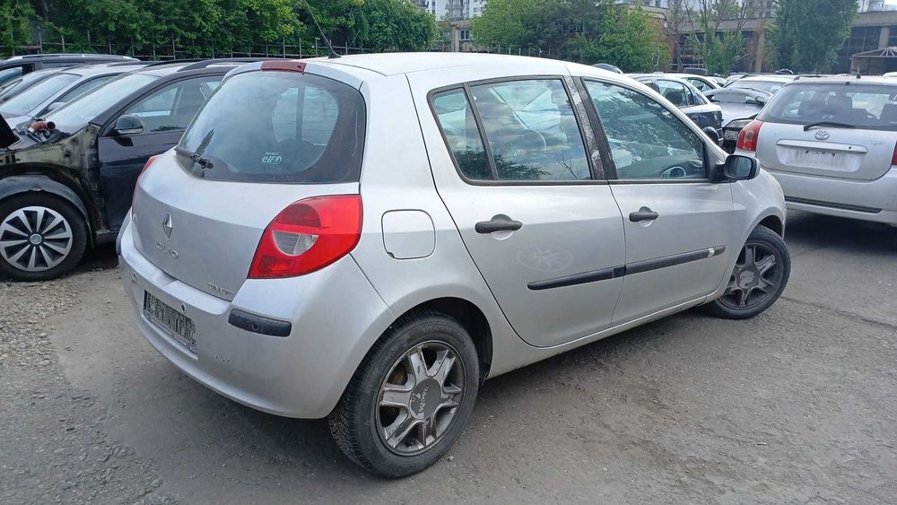 Dezmembrez Renault Clio 3-1.5 Diesel Euro 3 Din 2006