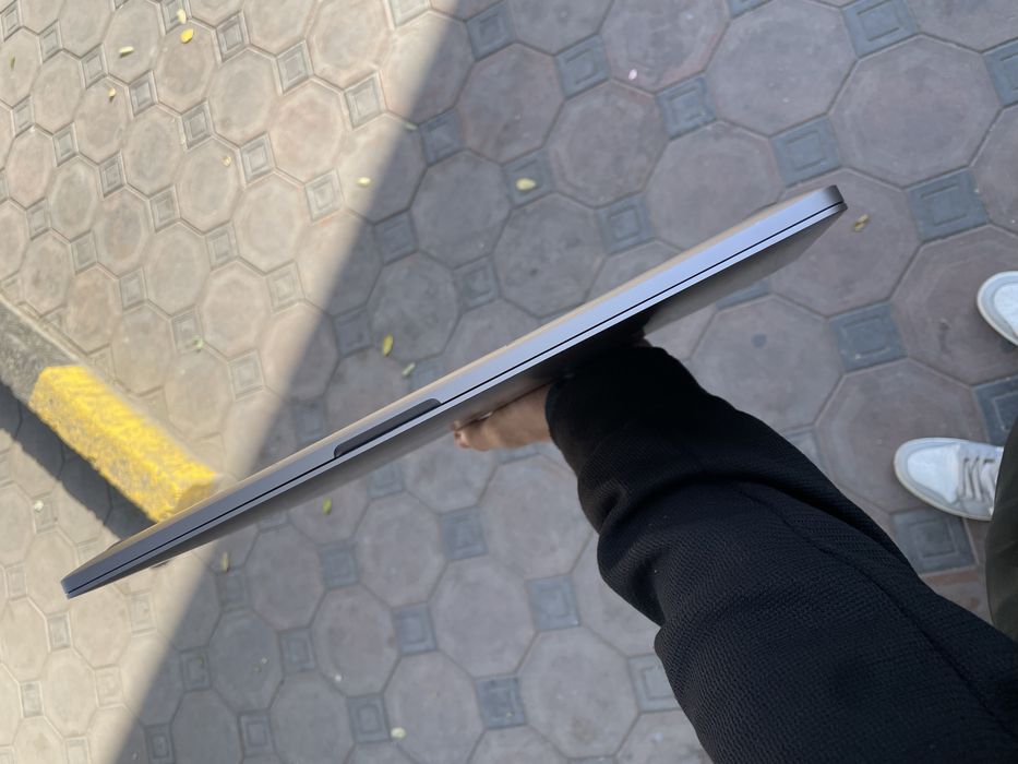 Macbook pro 2019 16-inch yomkisti 96 16/512 xolati 10/10