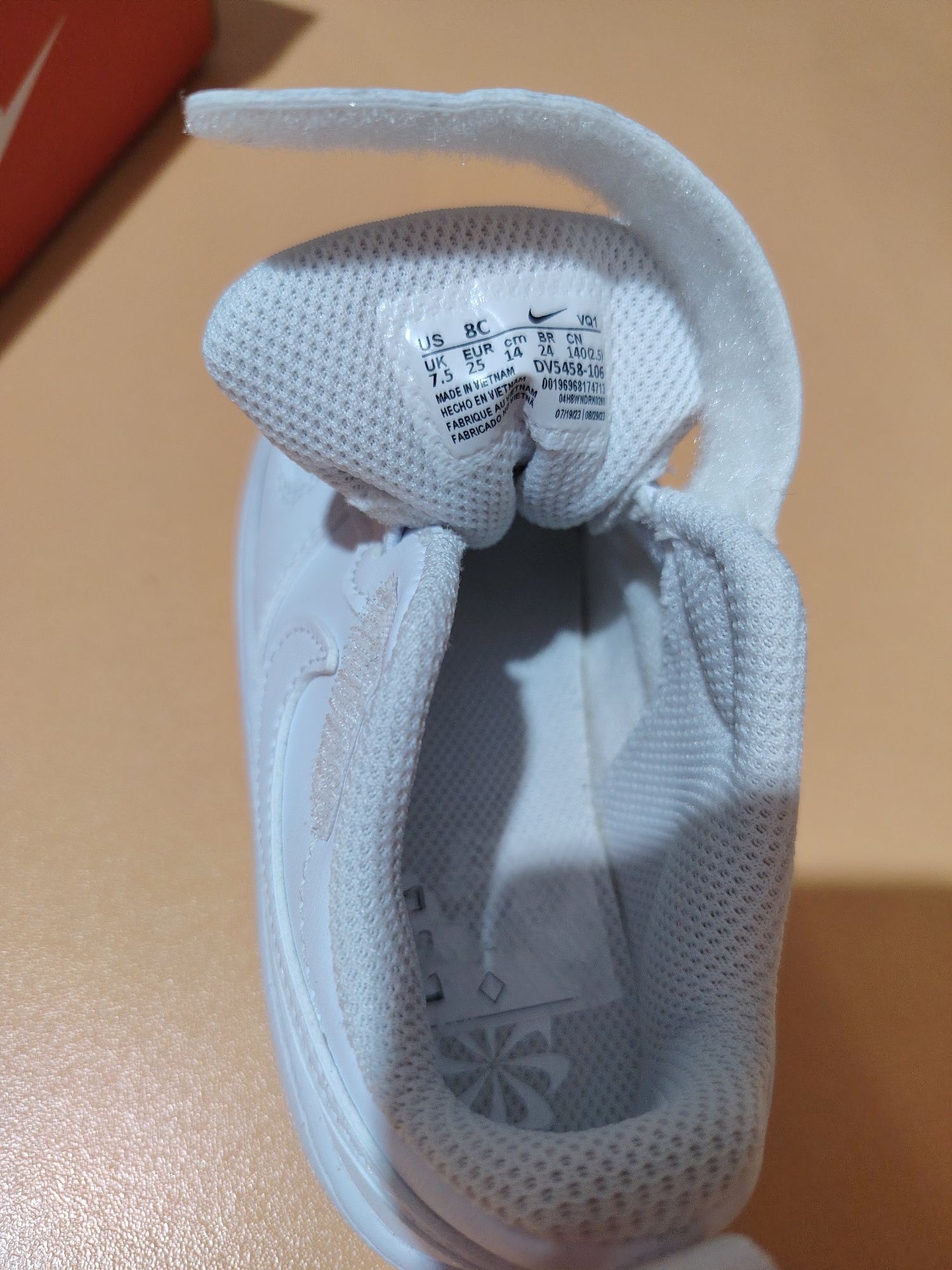 Nike детски бяли маратонки