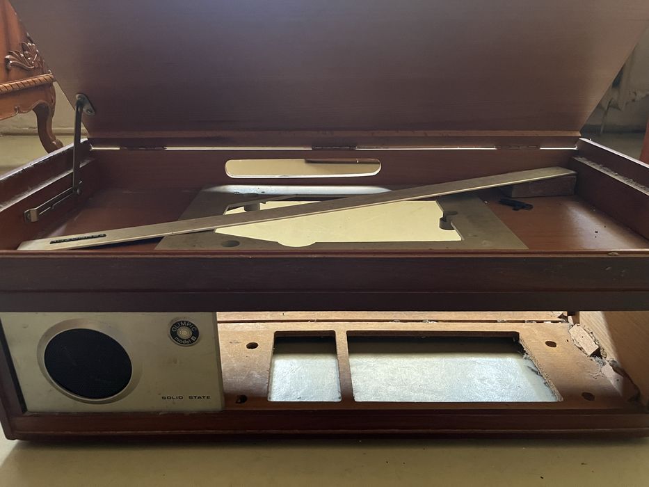 Carcasă și capac spate radio vechi Olimpic 83