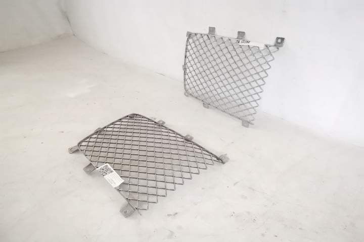 Grila Centrala Radiator Dreapta originala In Stare Buna Bentley  Benta